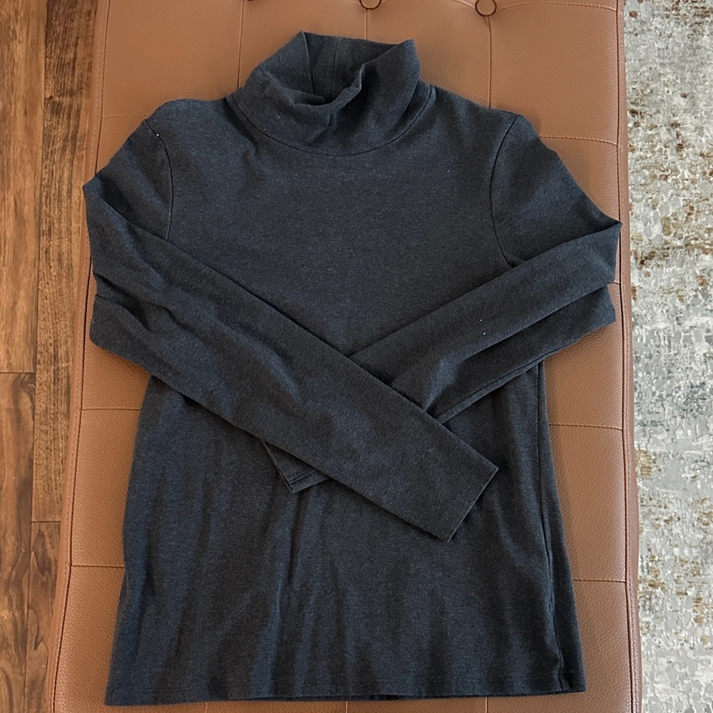 Uniqlo Women’s Dark Gray Turtleneck Sweater